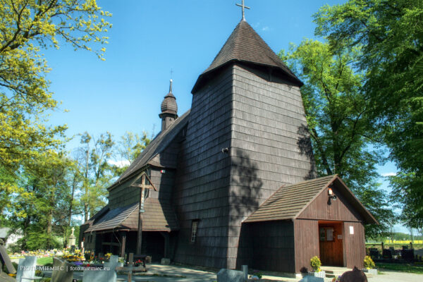Kościół w Sierakowicach – maj 2008