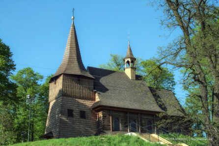 Drewniany kościół w Żernicy – maj 2008