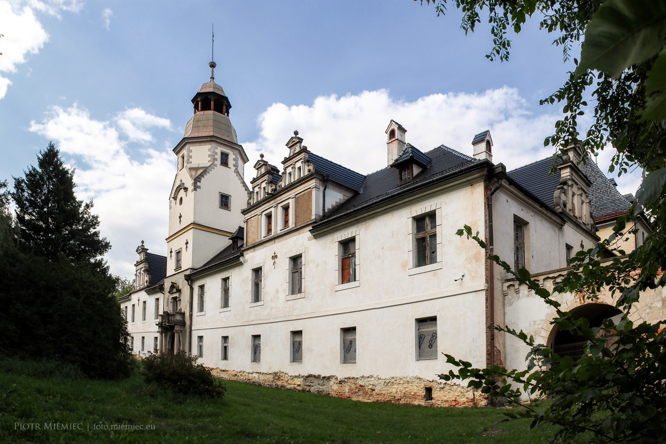 Zamek w Dąbrowie