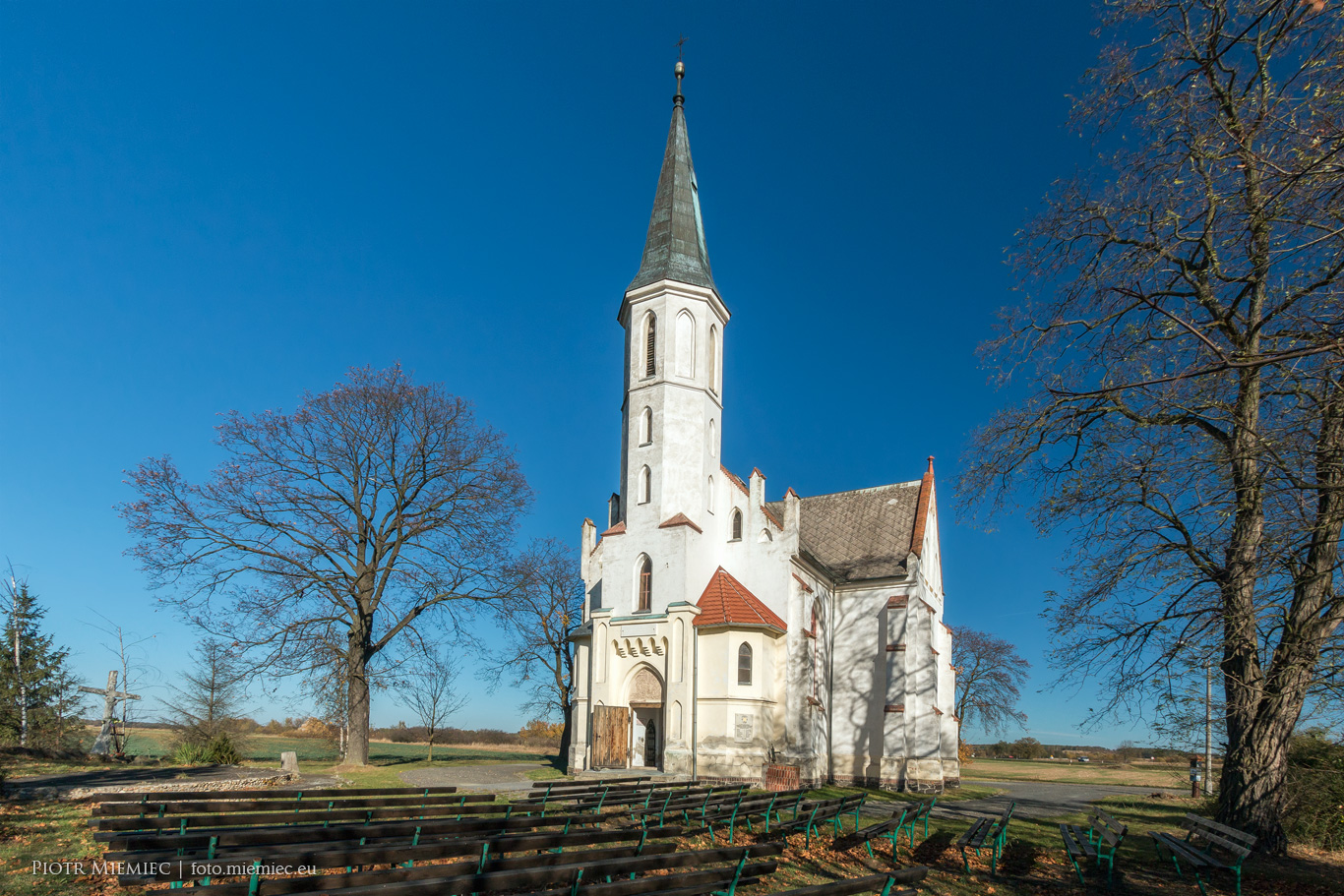 Kościół w polu
