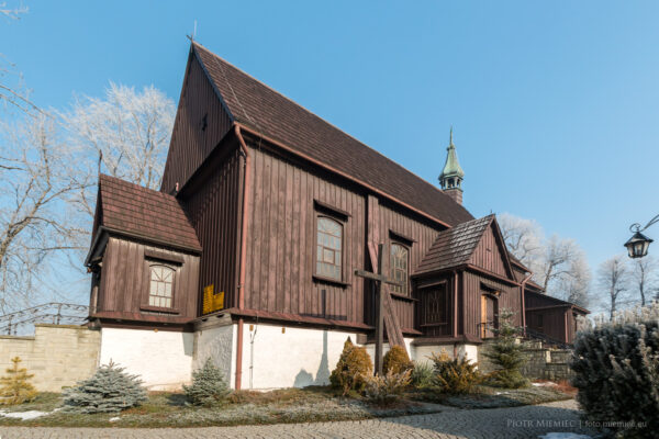 Drewniany kościół w Łące