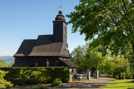 Drewniany kościół w Bielowicku