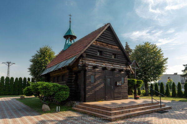 Drewniany kościółek w Pawełkach