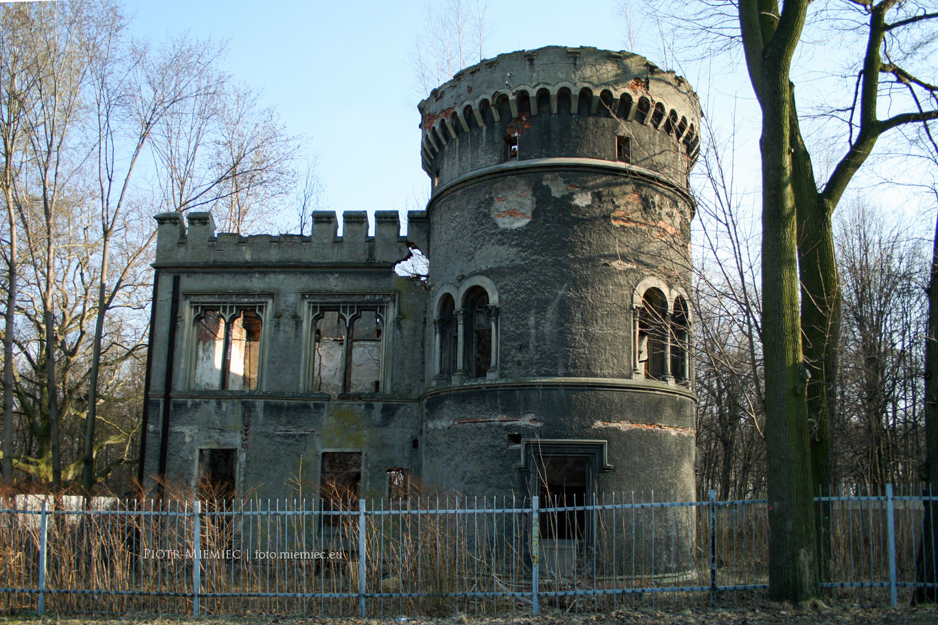 Ruiny pałacu w Bytomiu Miechowicach – kwiecień 2011