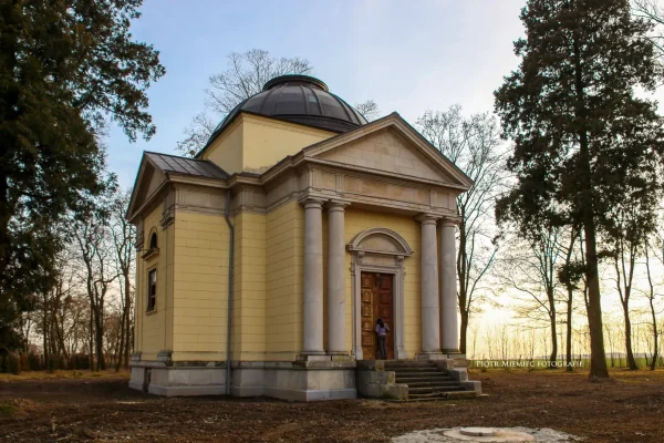 Mauzoleum w Krowiarkach