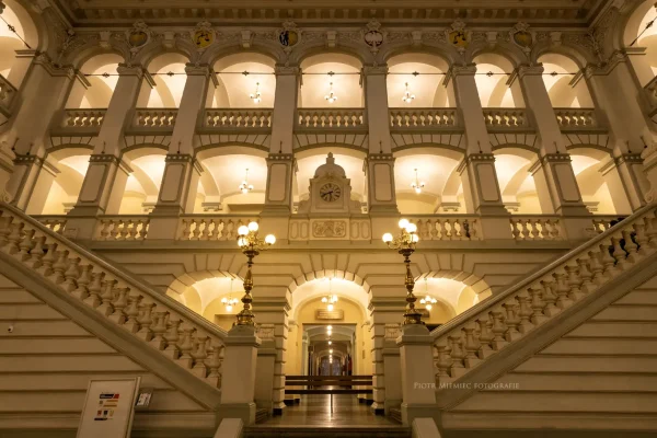 Dziedziniec bytomskiego sądu