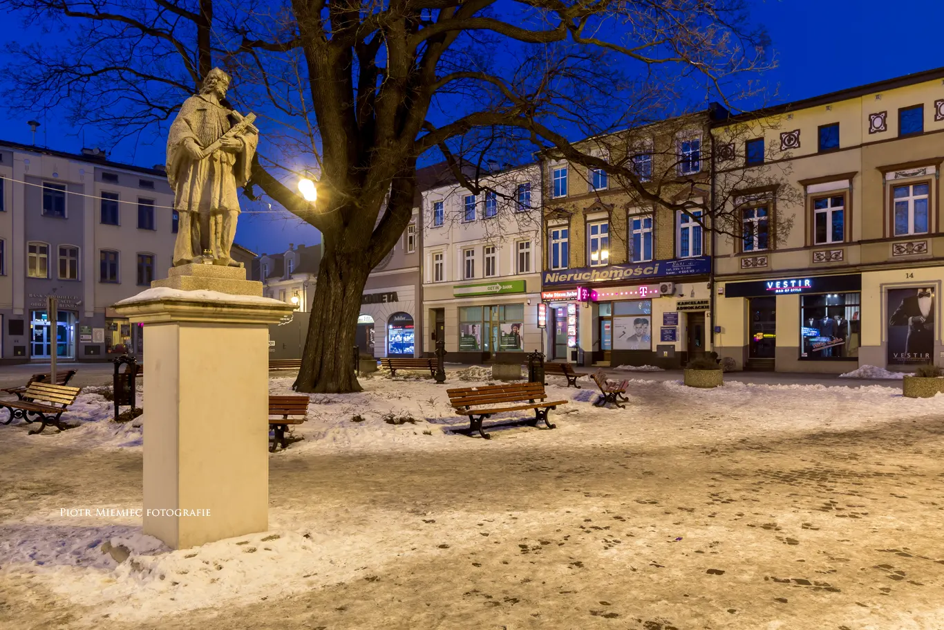 Pomnik św. Jana Nepomucena na rynku w Lublińcu