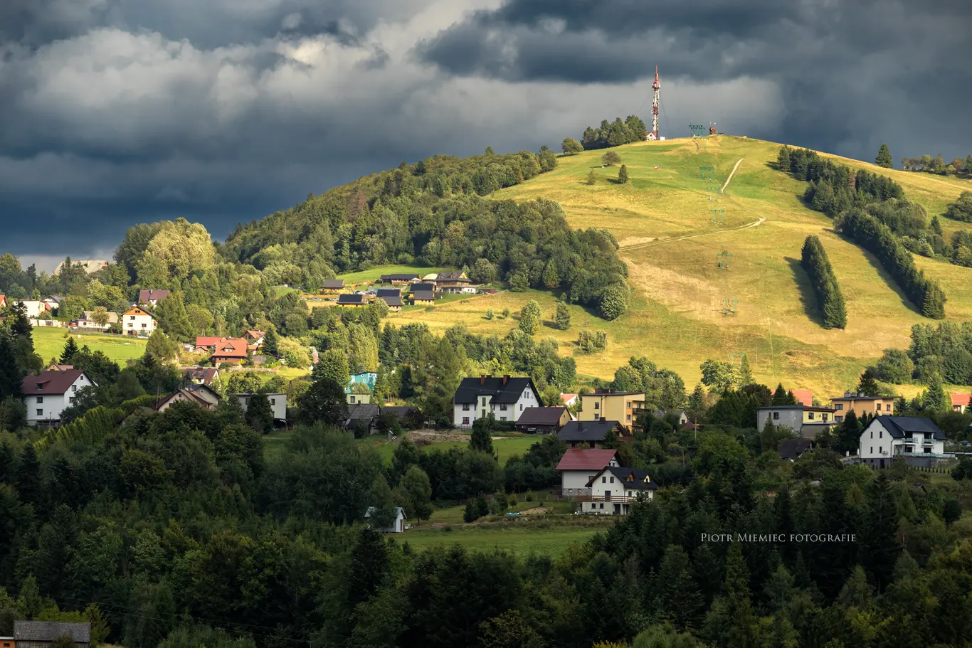 Czarne chmury nad Ochodzitą (895 m n.p.m.)