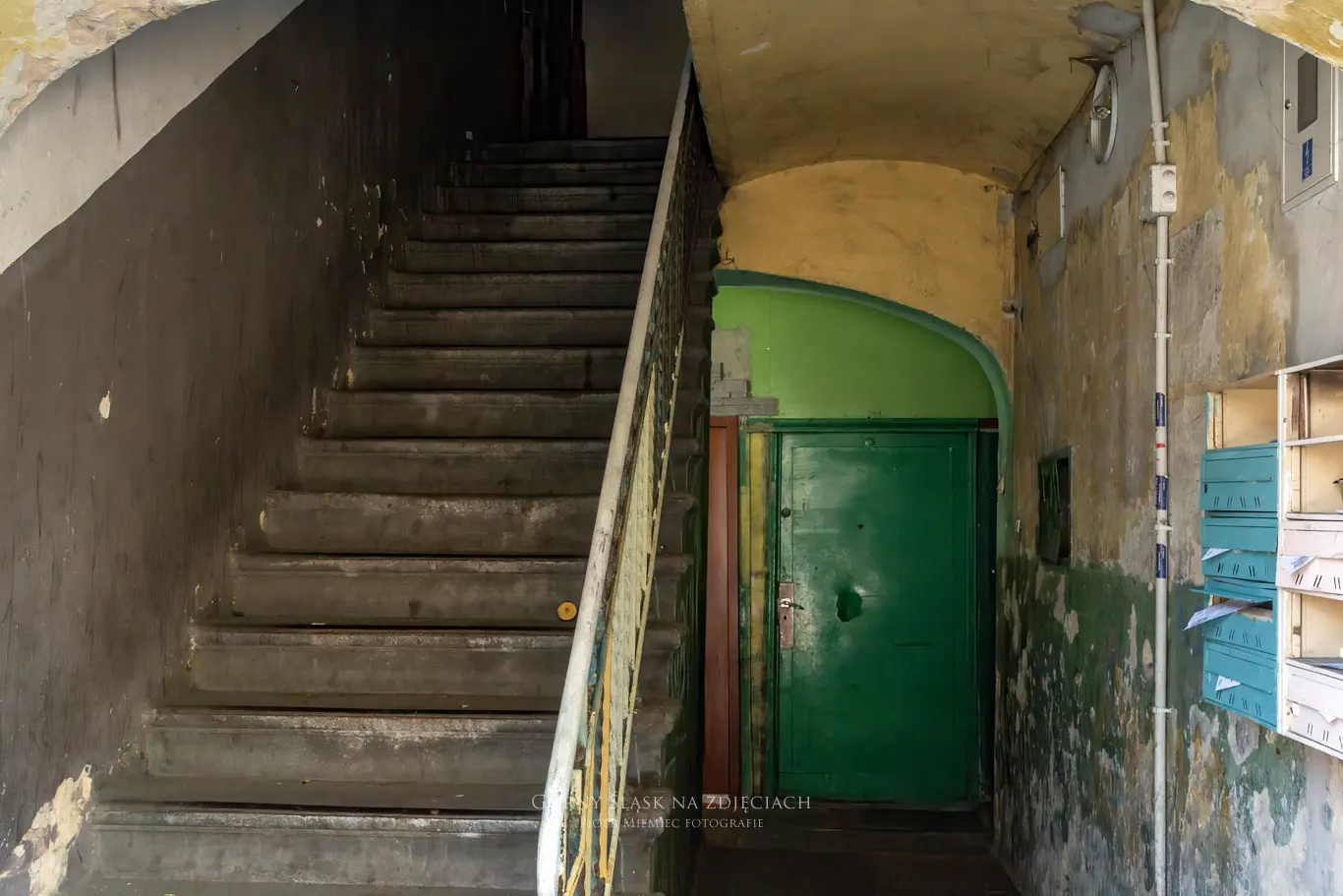 Sień w jednym z familoków