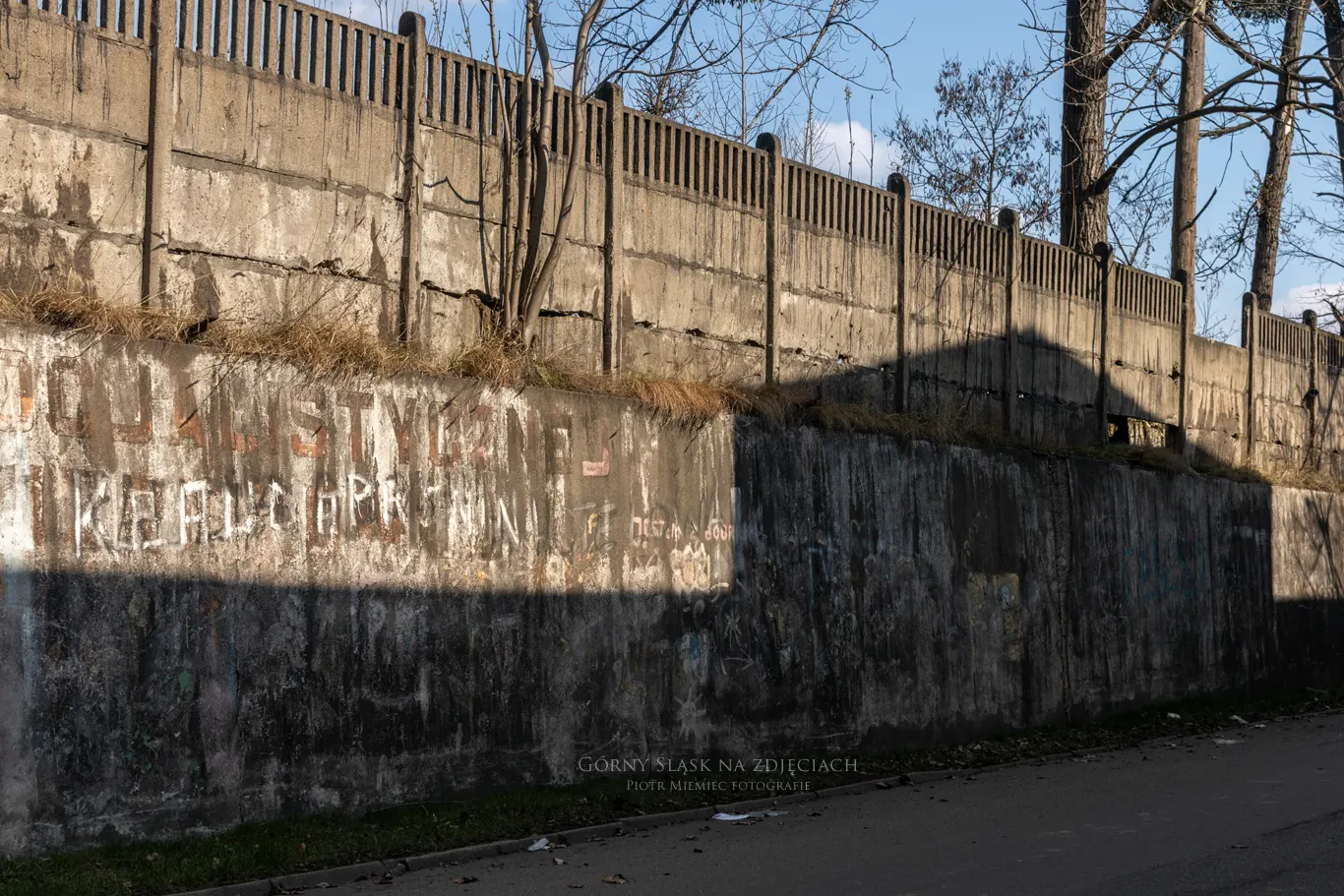 Bytom Bobrek. Mur i ogrodzenie nieistniejącej huty Julia