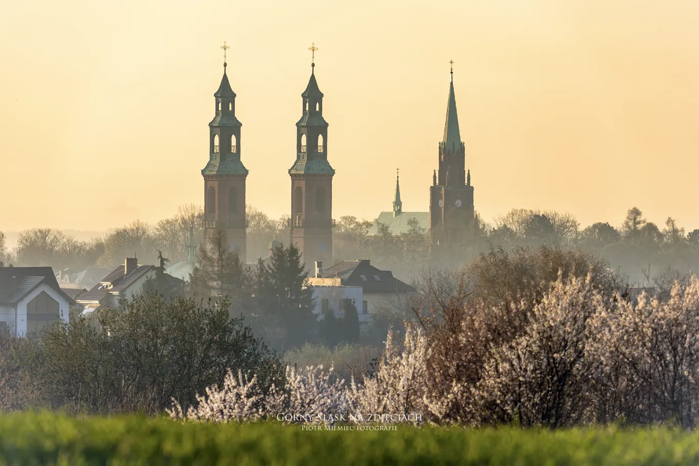 Piekary Śląskie w wiosenny, słoneczny poranek.
